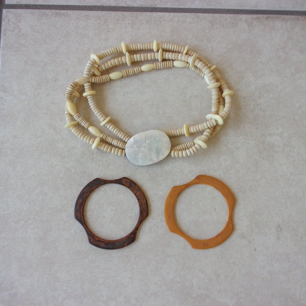 MOTHER OF PEARL CHOKER WITH 2 BRACELETS
